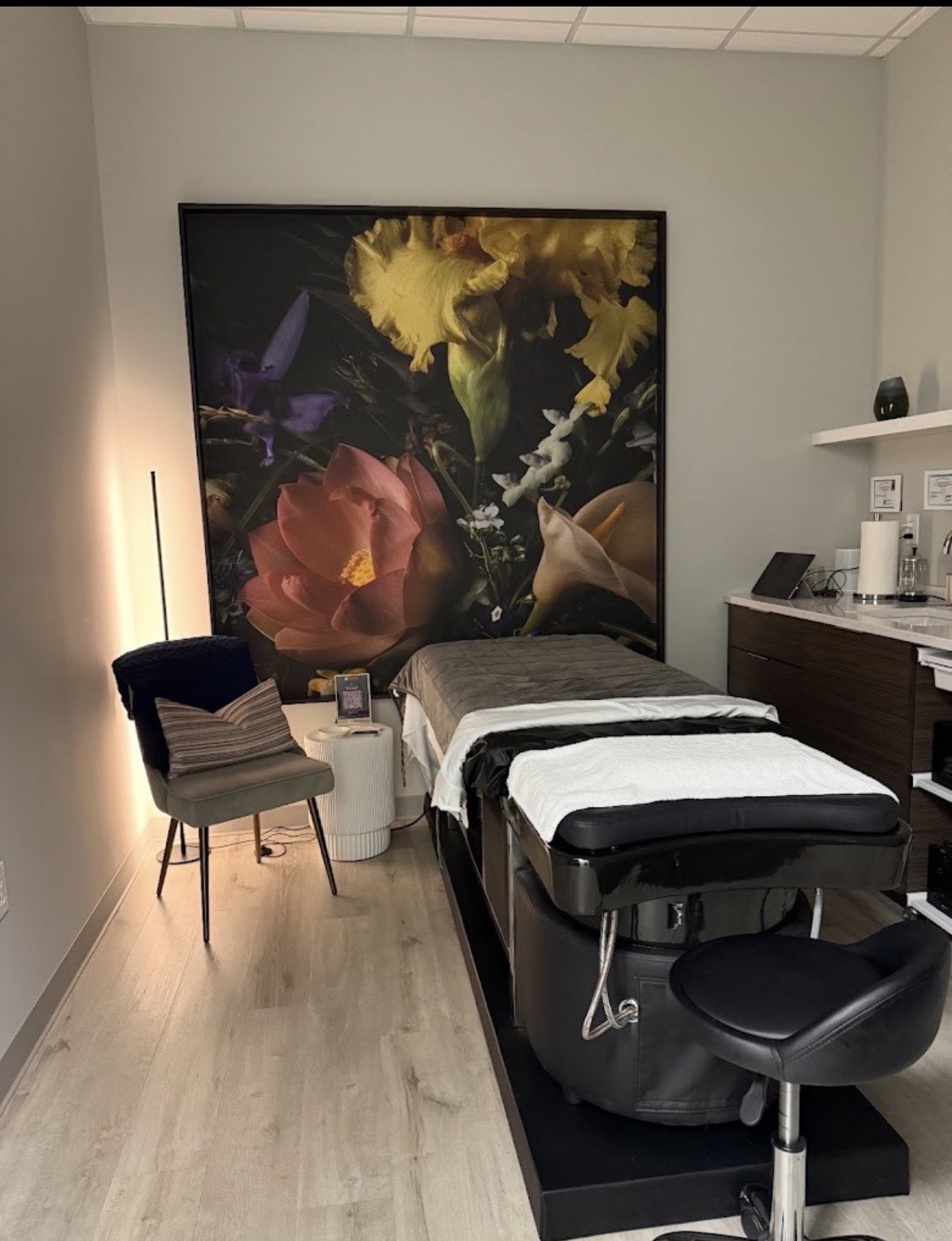 Treatment room with floral artwork